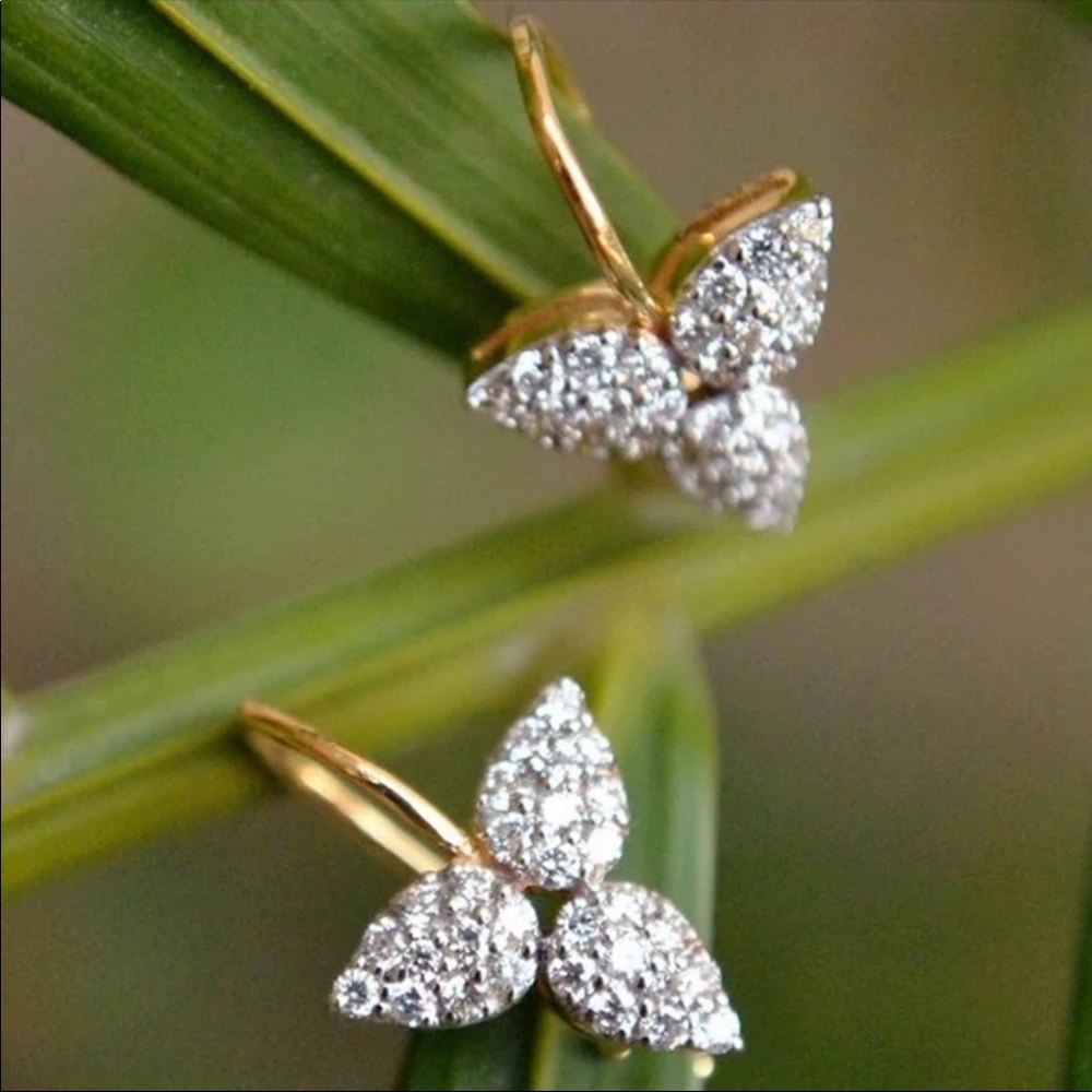 *New*Sweet Lovely Three Stone Dots Stud Earrings - Picture 2 of 5
